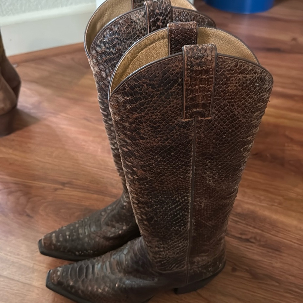 Cowgirl boots 7.6  IDYLLWIND BOOTS